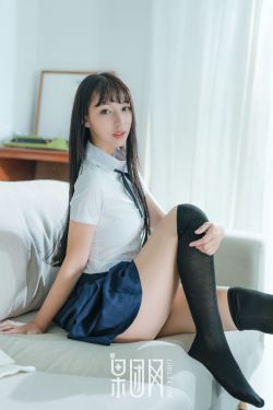 夏季短袖看见女同学乳突图